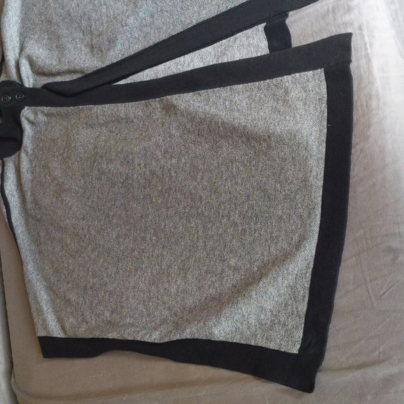 Banana Republic Poncho - Picture 5 of 11